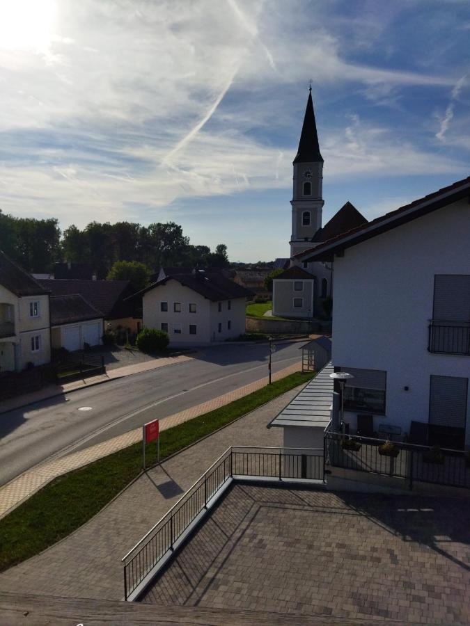 Aussergewoehnliche Atelierferienwohnung Mit Balkon An Der Donau Winzer Exterior foto